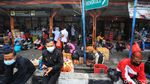 Foto: Lonjakan Pemudik Jelang Pengetatan di Terminal Kalideres