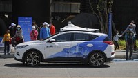 Menurut Baidu, perusahaannya telah menjalankan pengujian kendaraan otonomnya sejak Oktober lalu di daerah-daerah seperti Yizhuang, Haidian, dan Shunyi di Beijing. Awal tahun ini, Baidu dan Zhejiang Geely Holding Group bersama-sama menciptakan perusahaan baru yang berfokus pada produksi mobil otonom. Baidu akan fokus pada pengembangan kemampuan mengemudi yang cerdas untuk mobil-mobil ini, sementara Geely yang menciptakan kendaraan di bawah merek Volvo, Lotus, dan Geely, akan berkontribusi dalam desain dan manufaktur mobilnya.