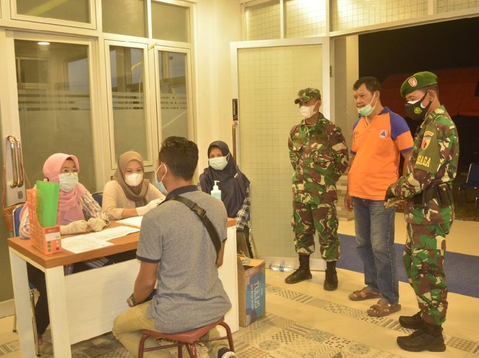 Puluhan PMI Jalani Karantina Di Rusunawa Lamongan