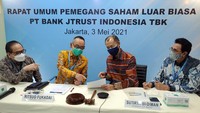 Pada RUPSLB tersebut, Institusi keuangan ternama asal Jepang, J Trust Co.,Ltd. sebagai pemegang saham utama J Trust Bank, melakukan pergantian direksi dan komisaris, dengan menempatkan talenta terbaik untuk memperkuat manajemen guna mendukung pertumbuhan bisnis perusahaan. Foto: dok. Jtrust Bank