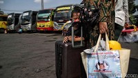 Meski begitu, tak sedikit warga yang memilih untuk tetap melakukan mudik.