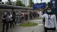 Ada 5 armada yang disiapkan. Bus gratis itu disiapkan saat KRL tak berhenti di Stasiun Tanah Abang pada pukul 15.00-19.00 WIB.  