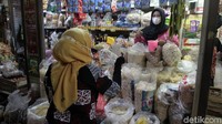 Selain itu level inflasi di DI Yogyakarta juga terbilang masih cukup rendah. Daya beli masyarakat mulai kembali bergairah usai pelonggaran-pelonggaran di tengah pandemi ini.