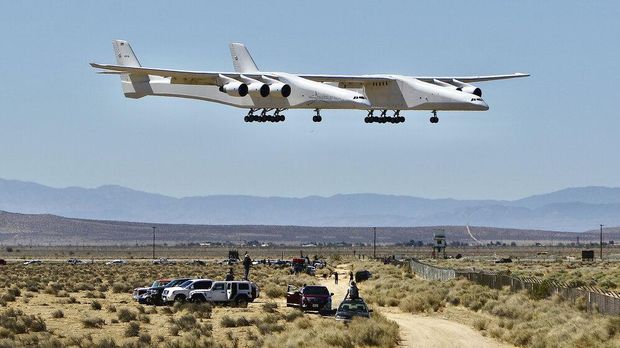 The Stratolaunch aircraft, a six-engine jet with the world's longest wingspan takes off from Mojave Air and Space Port during craft's second flight, Thursday, April 29, 2021in Mojave, Calif. The gigantic aircraft has flew for the second time in two years.  (AP Photo/Matt Hartman)