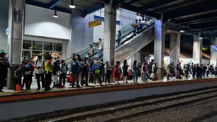 Suasana di Stasiun Palmerah (Farih-detikcom)