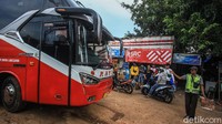 Para pemudik yang datang ke sana mulai berdatangan karena hendak mudik lebih awal sebelum larangan mudik diberlakukan.
