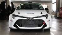 Sementara mesin hidrogen yang dikembangkan pada Toyota Corolla Sport ini menghasilkan tenaga melalui pembakaran hidrogen dengan menggunakan suplai bahan bakar dan sistem injeksi yang telah dimodifikasi dari mesin bensin. Foto: Dok. Toyota