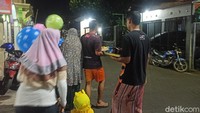 Tradisi tersebut sudah berlangsung turun temurun, namun tidak bisa menyebut pasti kapan dan mengapa tradisi itu bisa berlangsung setiap malam 21 Ramadhan. (Mochamad Saifudin/detikTravel)
