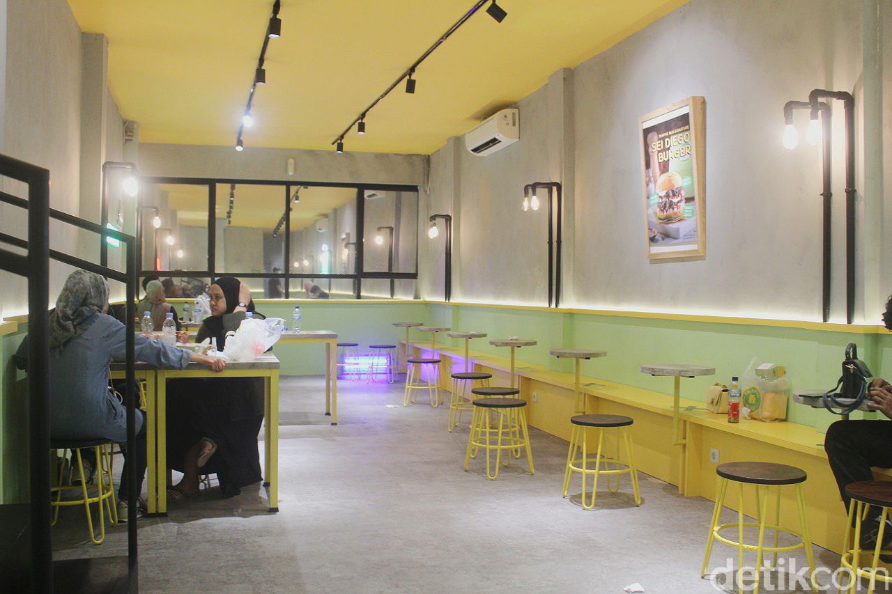 Traffic Bun: Antre 2 Jam demi Burger Empuk Juicy Milik Fadil Jaidi