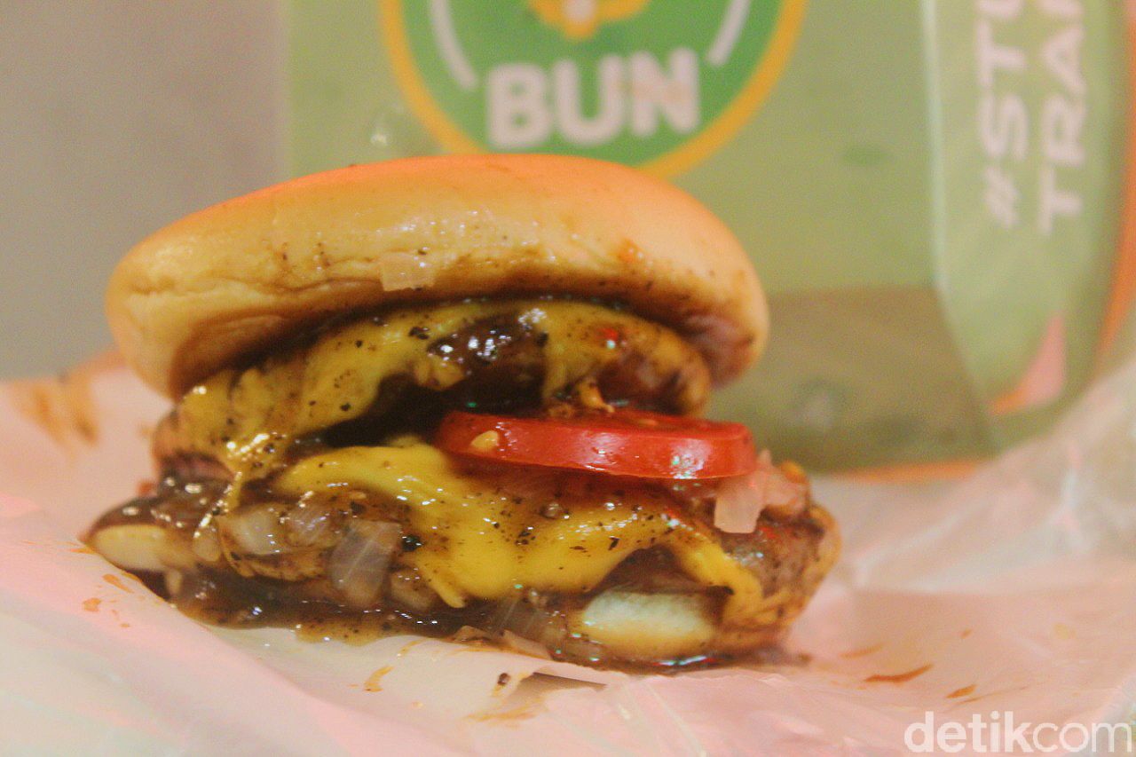 Traffic Bun: Antre 2 Jam demi Burger Empuk Juicy Milik Fadil Jaidi