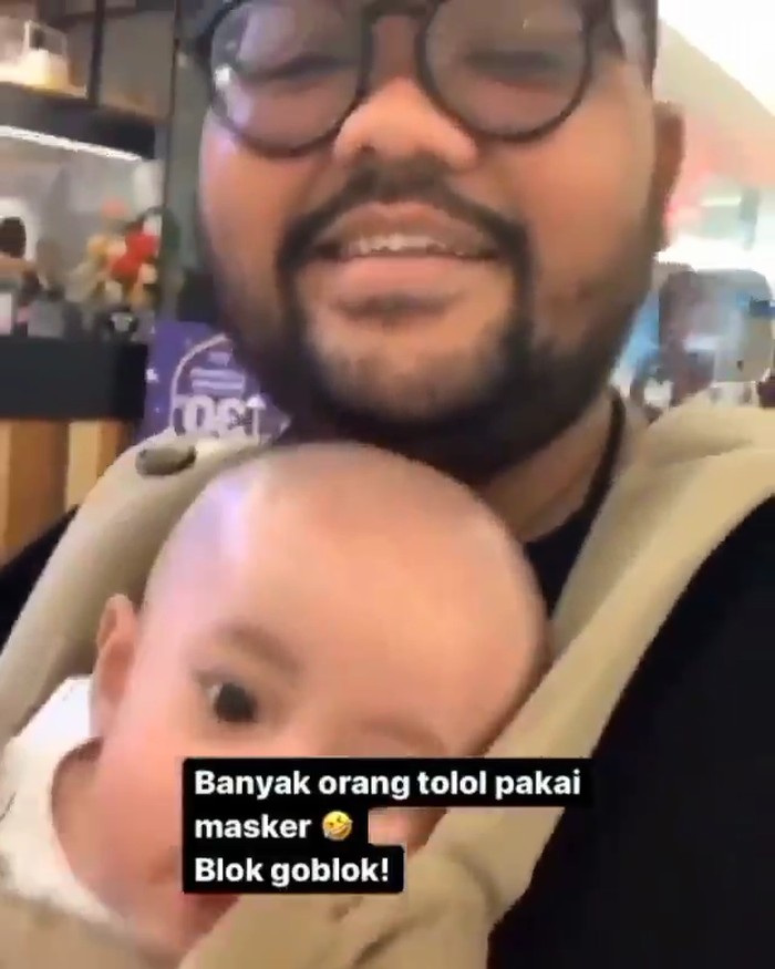 viral pria mengumpas pengunjung mal pakai masker