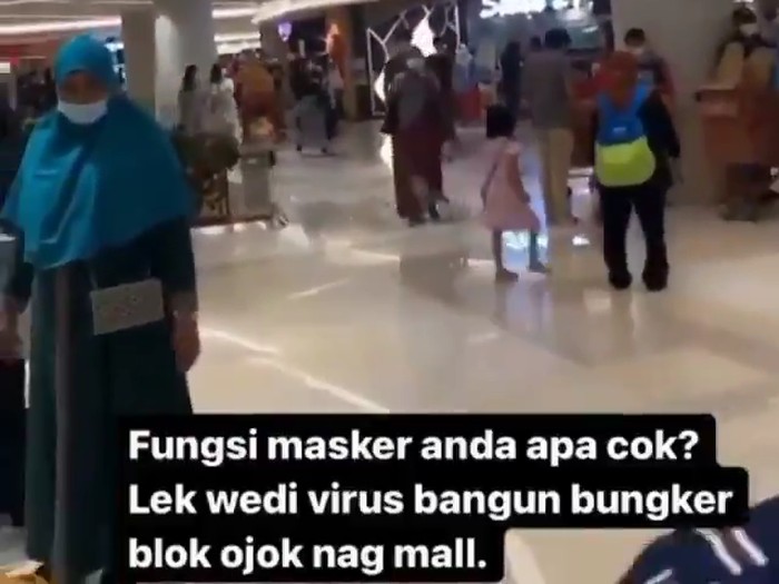 viral pria mengumpas pengunjung mal pakai masker