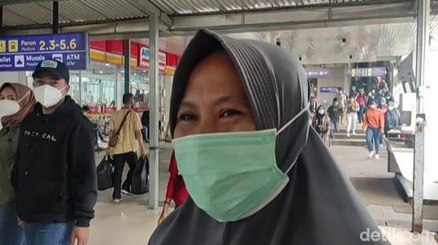 Warga pengunjung Pasar Tanah Abang.