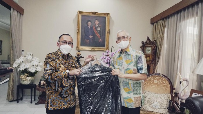 2 Wapres RI Ini Hibah Koleksi Pribadi untuk Museum Balai Kirti Wakil Presiden ke-6, Try Sutrisno dan Wakil Presiden ke-9, Hamzah Haz menghibahkan koleksi pribadinya kepada Museum Kepresidenan Republik Indonesia Balai Kirti.