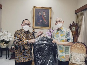 Hamzah Haz dan Try Sutrisno Hibahkan Koleksi Pada Museum Kepresidenan