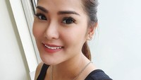 Vegen Acni sendiri adalah mantan istri dari Kapten Vincent, dan dari pernikahannya tersebut keduanya dikaruniai dua orang anak. Dok. Instagram/acnivegen