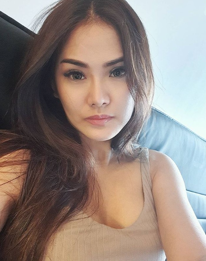 Acni Vegen Acni Vegen, mantan istri Kapten Vincent Raditya.