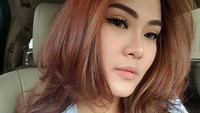 Ia pun berujar jika hubungannya dengan Kapten Vincent hanya sebatas tentang anak mereka saja dan tak ingin ikut campur dalam masalahnya. Dok. Instagram/acnivegen