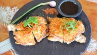 Yang ini, ayam nangking. Ayamnya dicampur dengan udang dan sangat lezat. 