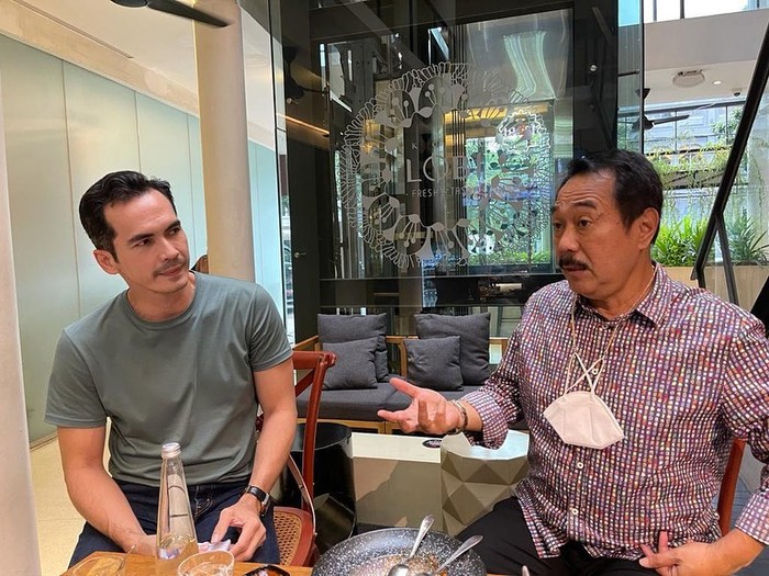 Atalarik Syah Doyan Kulineran, Ini Momen Atalarik Syah saat Makan Es Krim dan Jagung Bakar