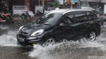 Bandung Diguyur Hujan Deras hingga Tergenang