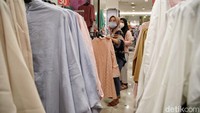 Pada tahun 2020, penjualan pakaian lebaran menurun sangat drastis karena pandemi COVID-19.