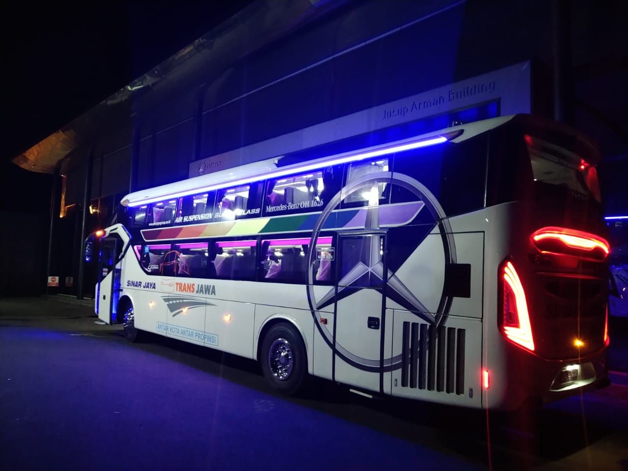 bus sinar jaya