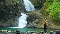 Terakhir, ada Curug Jagapati. Perjalanan dua jam dari Jalan Raya Garut-Cikajang akan terbayarkan dengan kesegaran begitu Anda sampai di Curug Jagapati.
