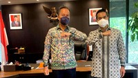 Agus Gumiwang saat berfoto bersama Anindya N. Bakrie.