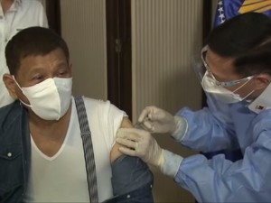 Duterte Minta China Tarik Vaksin Sinopharm, Roket China Bakal Jatuh ke Bumi