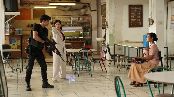 Film Konfabulasi yang dibuat dengan Galaxy S21 Ultra, serta dibintangi Dian Sastrowardoyo dan Reza Rahadian.