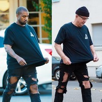 Uniknya, Gramps tak hanya meniru gaya fashion, tapi juga meniru pose selebriti. Seperti foto ini, Gramps meniru pose Kanye West. Foto: Dok. Instagram/@jaadiee