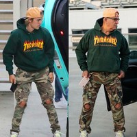 Kali ini Gramps tampil hypebeast ala Justin Bieber. Dari topi sampai sepatu, Gramps benar-benar menggunakan item fashion yang sama dengan Bieber. Foto: Dok. Instagram/@jaadiee