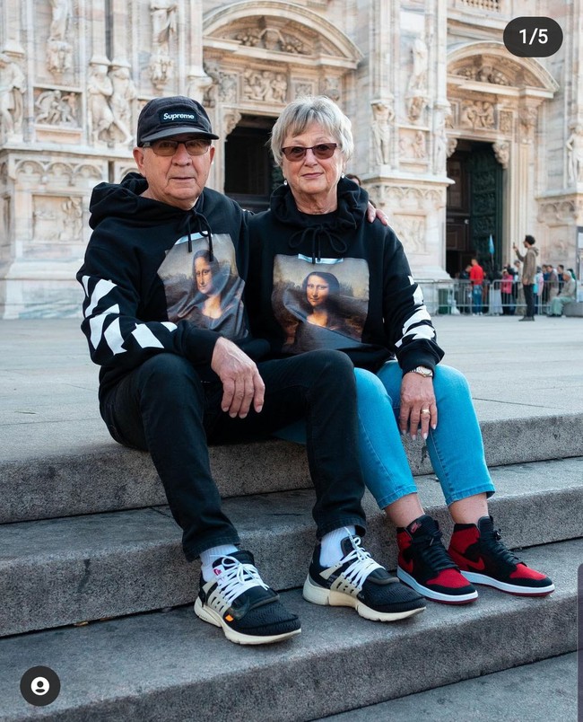Tak hanya Gramps yang punya penampilan hypebeast, istrinya pun tampil swag. Kompaknya, pasangan lanjut usia ini pakai sweater Off White.  Foto: Dok. Instagram/@jaadiee