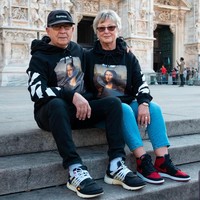 Tak hanya Gramps yang punya penampilan hypebeast, istrinya pun tampil swag. Kompaknya, pasangan lanjut usia ini pakai sweater Off White.  Foto: Dok. Instagram/@jaadiee