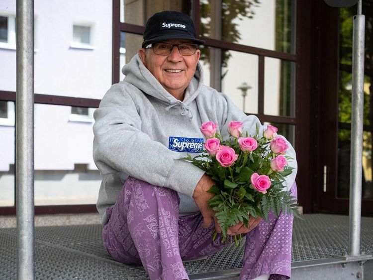 10 Foto Kakek Hypebeast, Sering Tiru Gaya Fashion Rapper