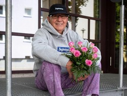 10 Foto Kakek Hypebeast, Sering Tiru Gaya Fashion Rapper