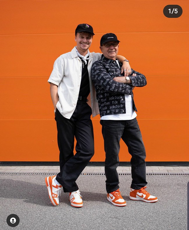 Semua fotonya diabadikan oleh cucunya Jannik Diefenbach. Inilah penampilan Gramps dan Jannik yang sama-sama kece. Foto: Dok. Instagram/@jaadiee