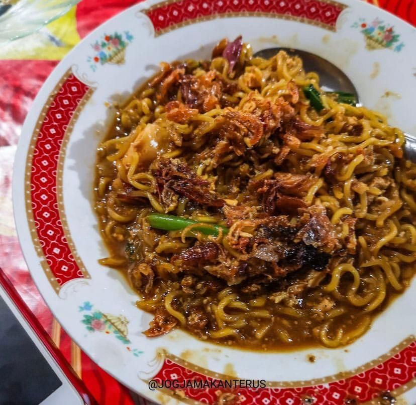 Harus Siap Antre Berjam-jam! Buat Makan Mie Instan di 5 Warung Ini
