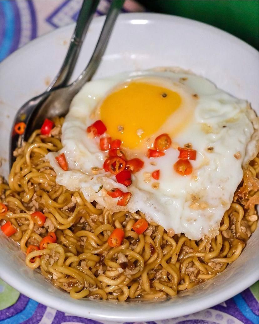Harus Siap Antre Berjam-jam! Buat Makan Mie Instan di 5 Warung Ini