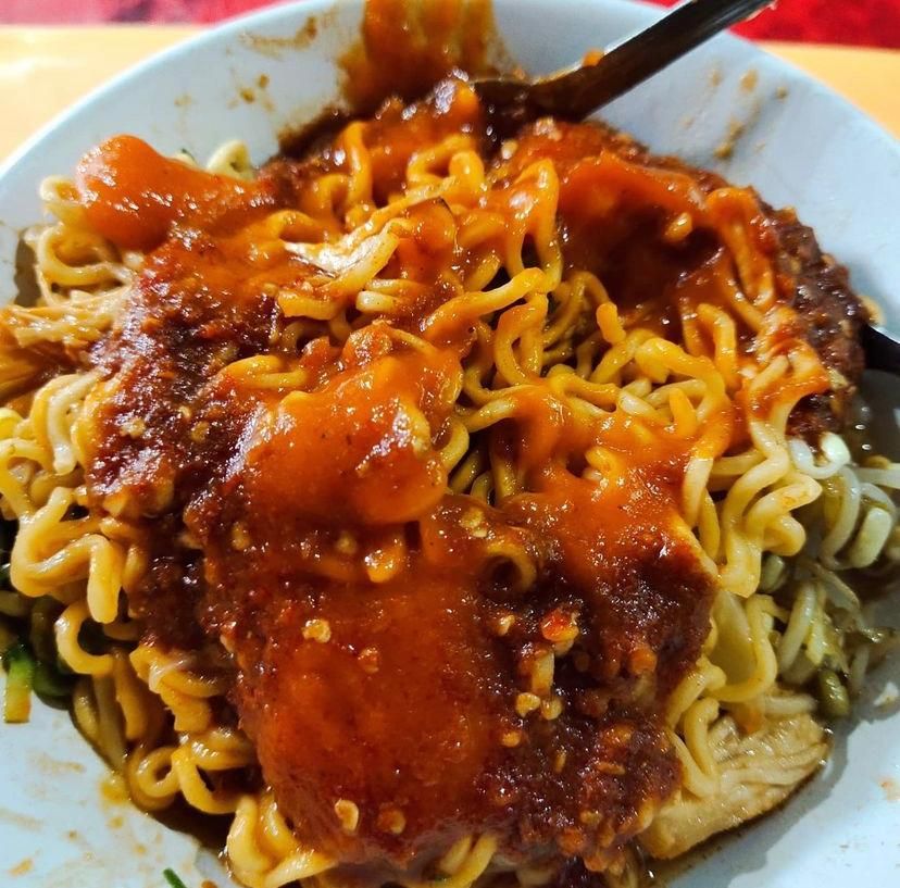 Harus Siap Antre Berjam-jam! Buat Makan Mie Instan di 5 Warung Ini