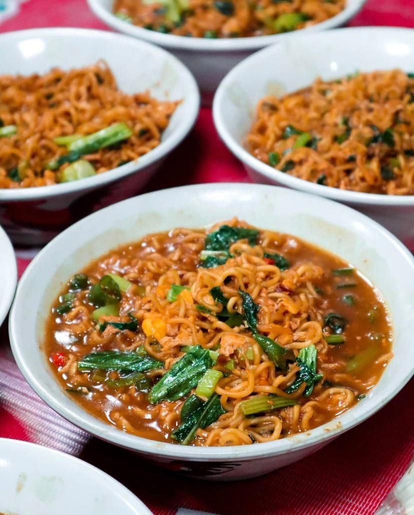 Harus Siap Antre Berjam-jam! Buat Makan Mie Instan di 5 Warung Ini