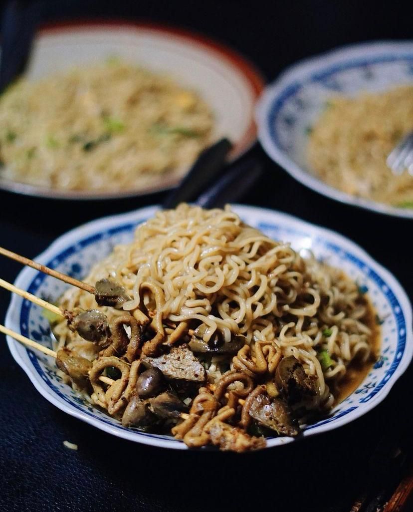 Harus Siap Antre Berjam-jam! Buat Makan Mie Instan di 5 Warung Ini