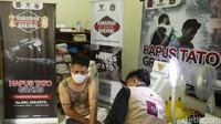 Kegiatan ini dilakukan rutin setiap bulan suci Ramadhan, sebelum dilakukan pembersihan tato warga akan diperiksa kesehatan dan GeNose.
