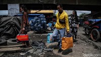 Kementerian Perhubungan pun melarang total operasi dari semua moda transportasi darat, laut, udara, hingga kereta selama masa mudik lebaran tersebut.