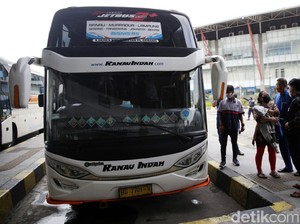 Ribuan Orang Naik Bus saat Larangan Mudik