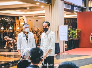 Pelaku UMKM dan Ritel Vaksinasi COVID-19 di 5 Mal Jakarta