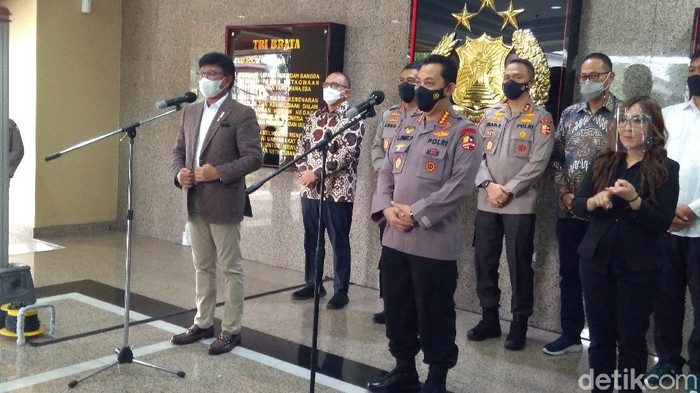 Jumpa pers Menkominfo Jhonny G Plate bersama Kapolri Jenderal Listyo Sigit Prabowo soal upaya mewujudkan 4G di 83.548 desa dan kelurahan di Indonesia (Adhyasta Dirgantara/detikcom)