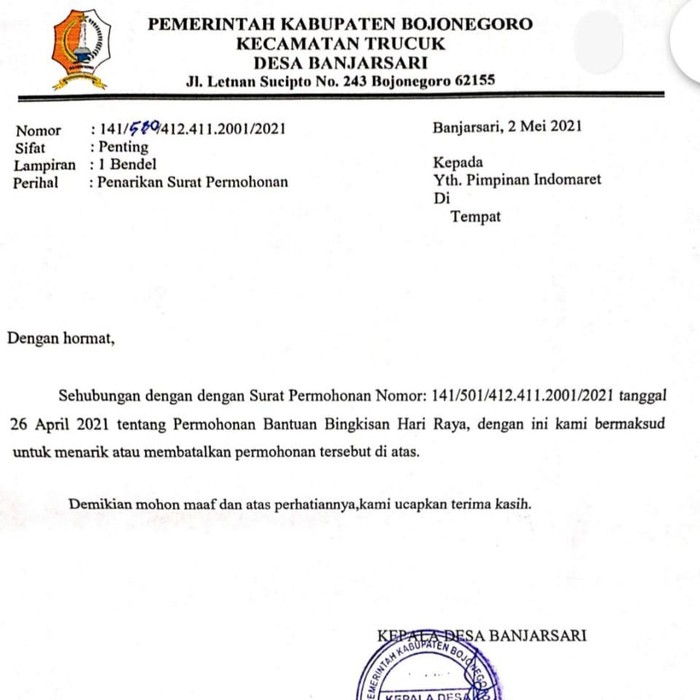 Surat permintaan bingkisan Lebaran (THR)yang ditandatangani Kades Banjarsari, Fatkhul Huda beredar luas. Mengenai surat tersebut, ia sudah ditegur Camat Trucuk.
