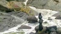 Sungai berair asam ini berada di dalam komplek Cagar Alam/Taman Wisata Alam Ijen Merapi Ungup-ungup. Sungai Kalipait telah dimasukkan dalam Ijen Geopark.
